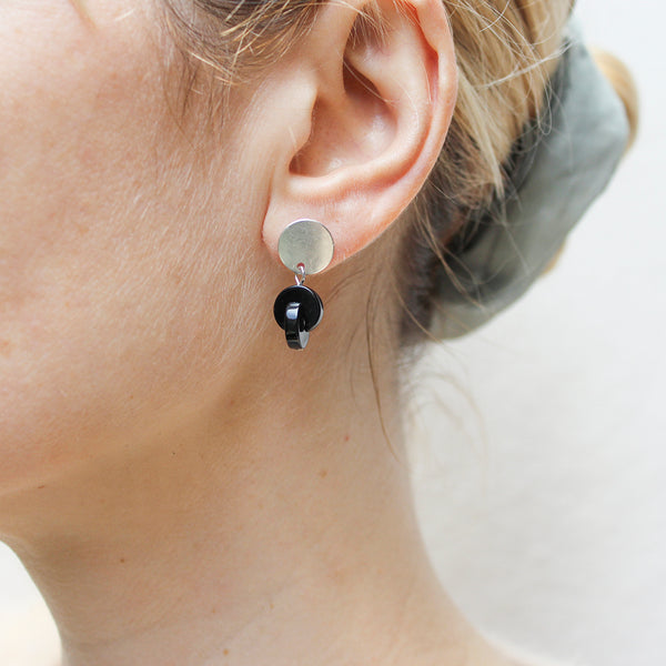 Disc with Interlocking Black Beads Earrings