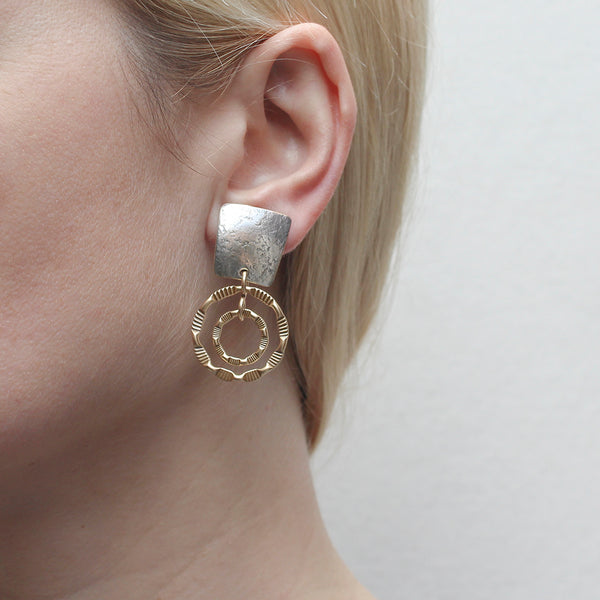 Textured Top with Rings Clip Earring