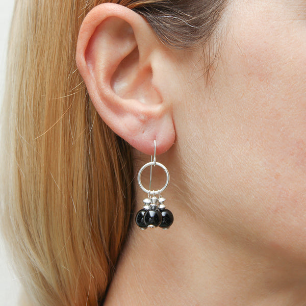 Medium Ring with Black Beads Wire Earrings