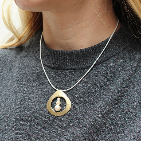 Cutout Teardrop with Pearls Necklace