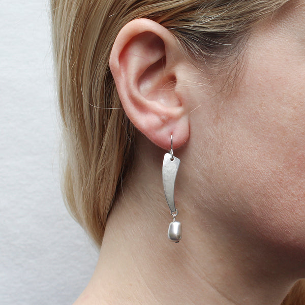 Curve with Organic Grey Pearl Wire Earring