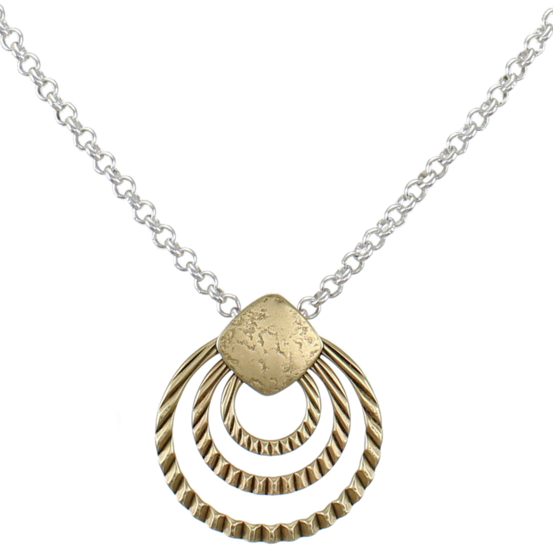 Rounded Square with Textured Rings on Link Chain Necklace