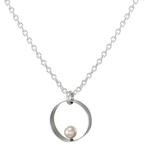 Wide Rim with Cream Pearl Necklace